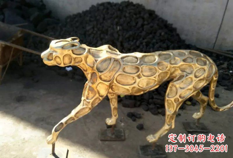 开封青铜豹雕塑象征着非凡力量与威严