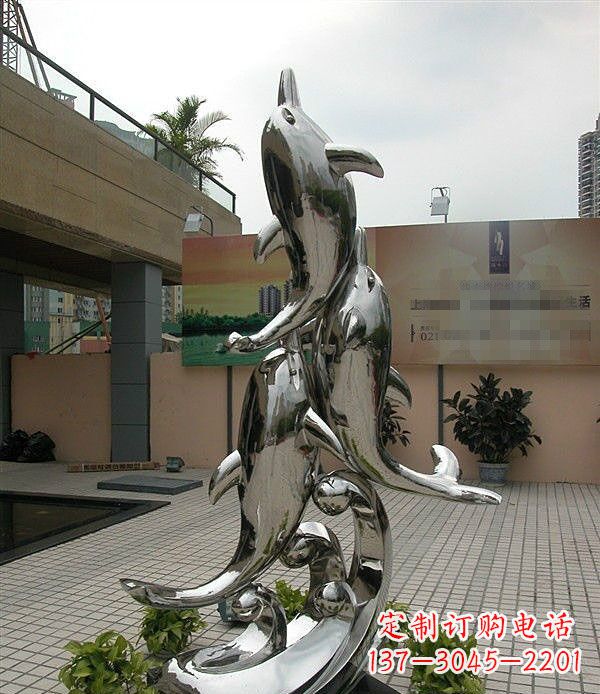 开封海豚雕塑表达创意与活力