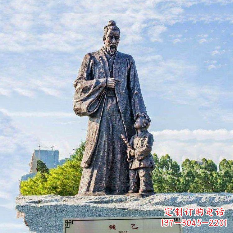 开封纯铜钱乙雕像传承历史的象征