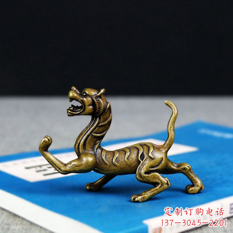 开封金色纯铜铸造的白虎雕塑