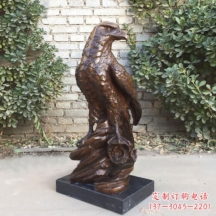 开封铸造精美的老鹰雕塑