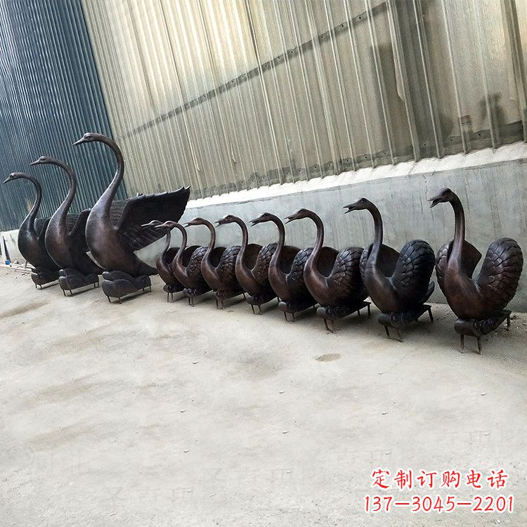 开封精致的铜质天鹅雕塑