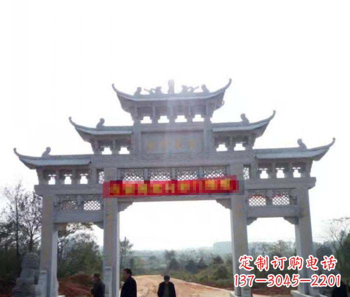 开封三门石雕牌楼古老而精美的雕塑