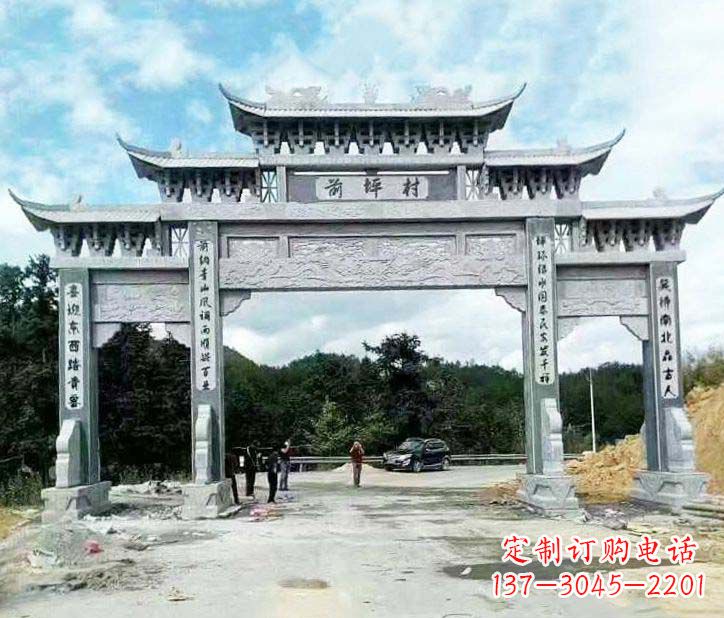 开封村庄三门石牌坊石雕的内容。