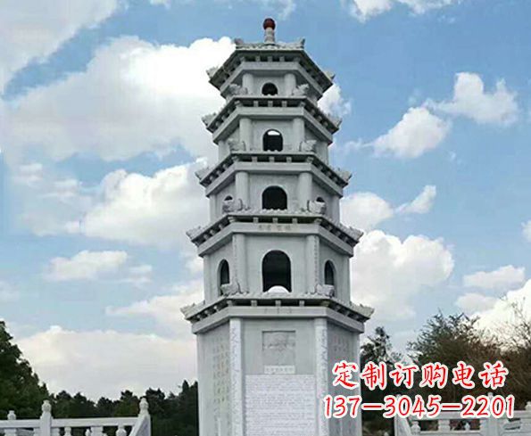 开封神秘的宝塔雕塑