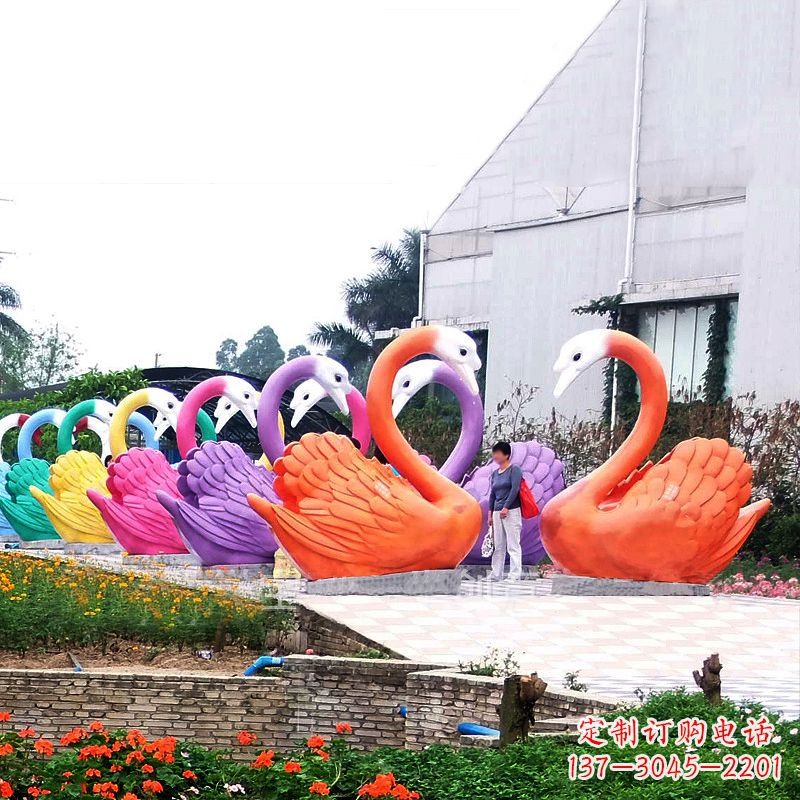 开封大型彩色玻璃钢天鹅雕塑摆件