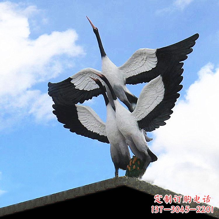 开封大型仿真仙鹤玻璃钢景观动物雕塑