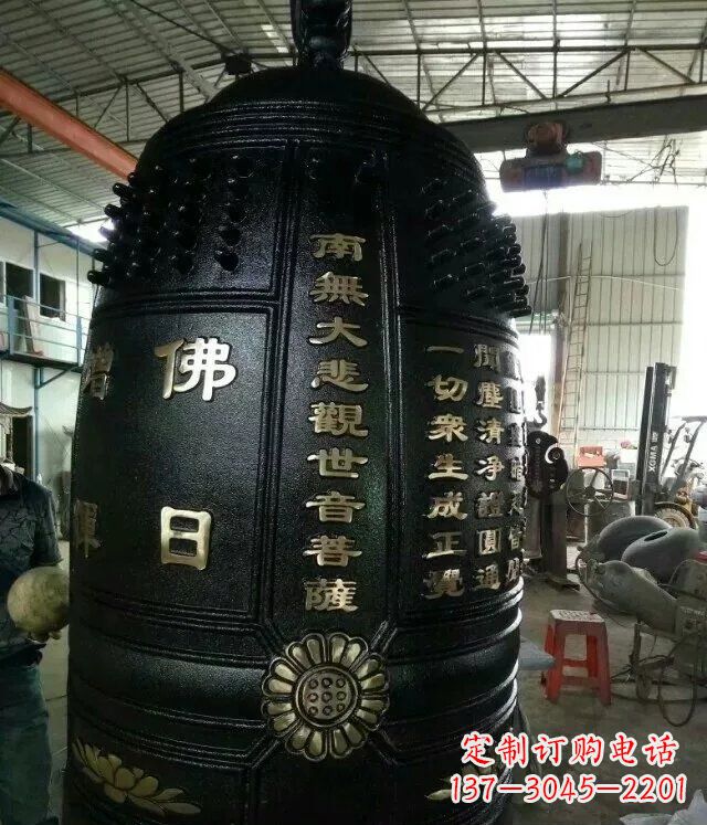 开封精美铜雕铜钟