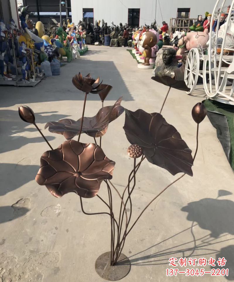 开封精美锻铜荷花雕塑