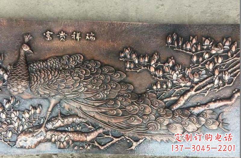 开封精美锻铜孔雀雕塑