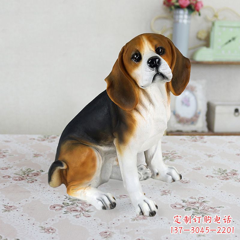 开封玻璃钢蹲姿仿真比格犬雕塑
