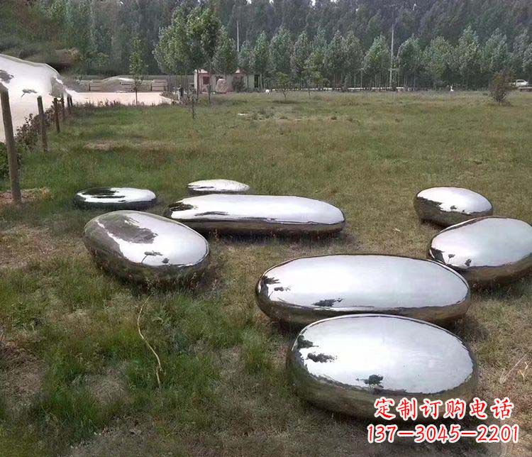 开封抽象镜面不锈钢鹅卵石雕塑