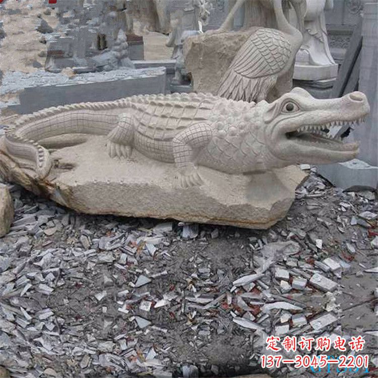 开封鳄鱼黄沙岩动物石雕精致装饰您的家