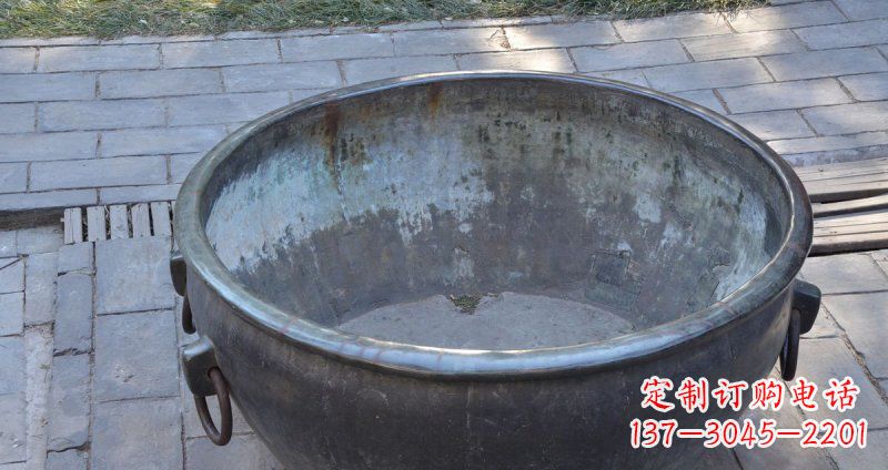 开封仿古纹饰铜水缸雕塑