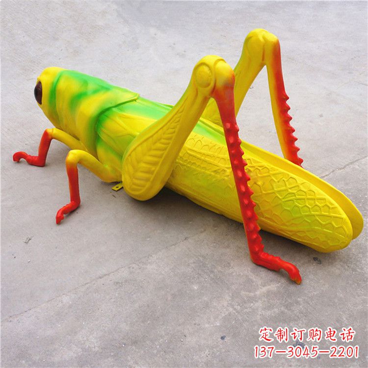 开封仿真蝗虫玻璃钢蚂蚱雕塑