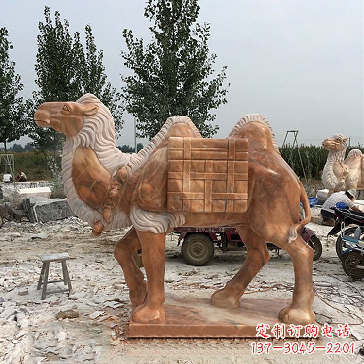 开封负重骆驼石雕晚霞红