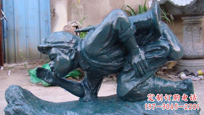 开封传统文化符号——小红军冲锋号雕塑