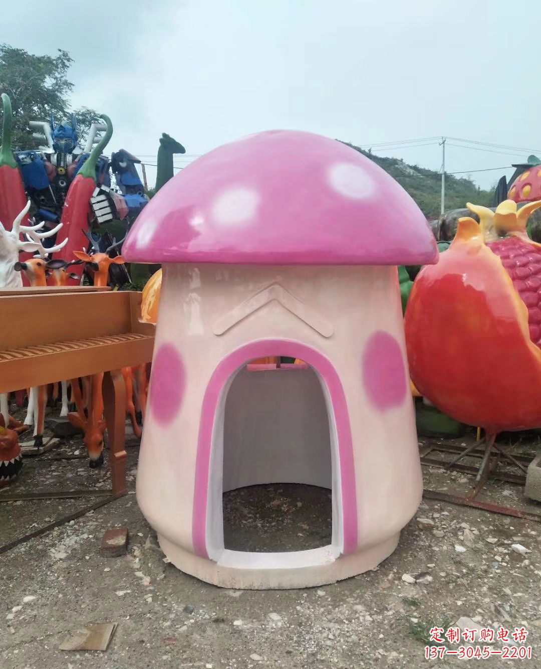开封公园玻璃钢彩绘蘑菇屋雕塑