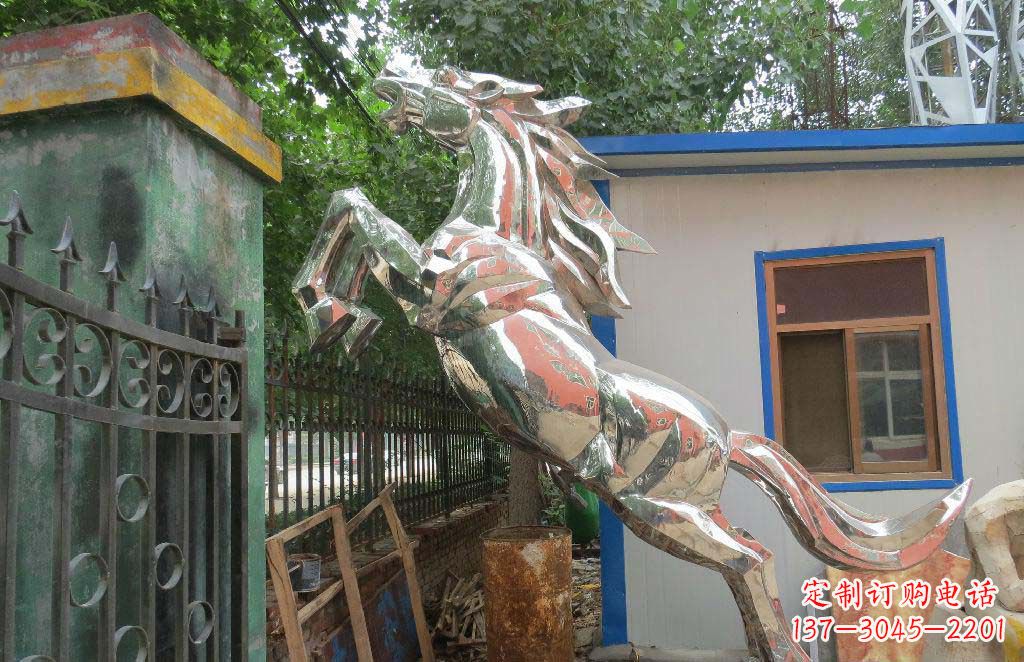 开封优雅凌厉的不锈钢奔跑马雕塑