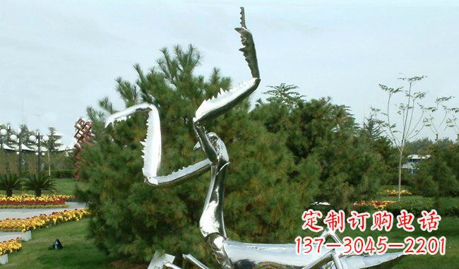 开封不锈钢螳螂雕塑