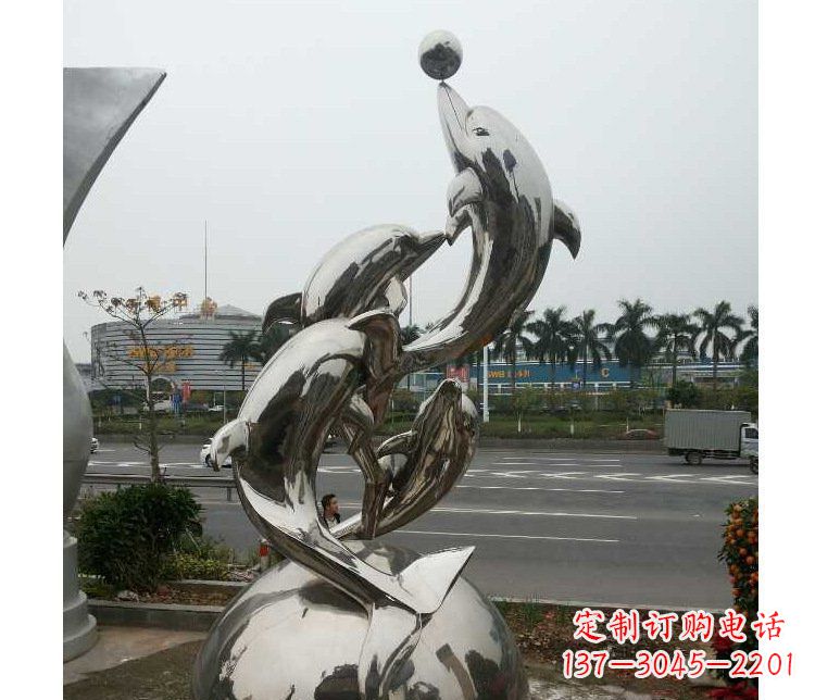开封海豚雕塑多功能不锈钢跳跃玩球