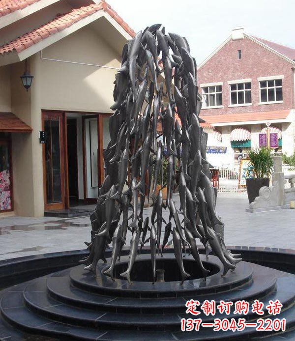 开封跃动的生命——景区向上游的鱼群喷泉雕塑