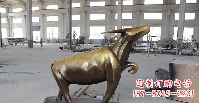 开封铜制华丽小牛动物雕塑