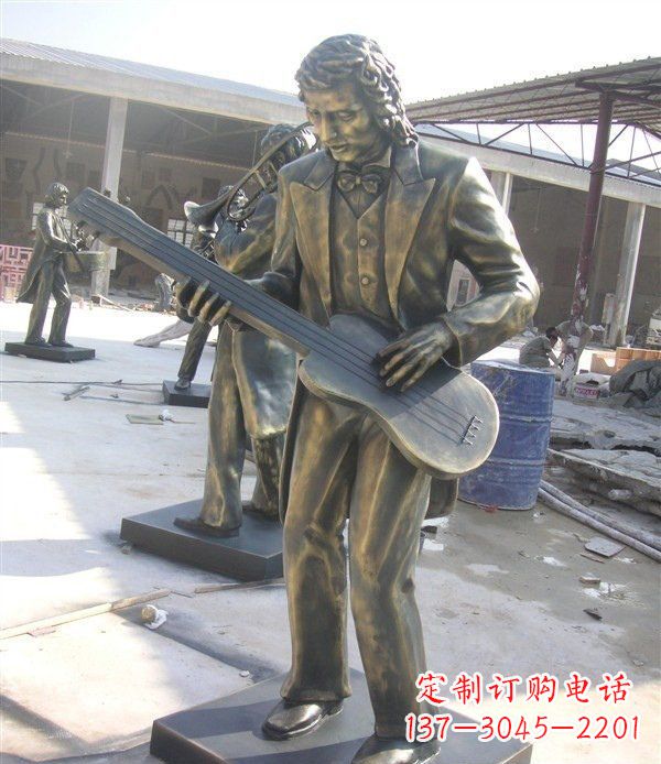 开封西方人物铜吉他雕塑