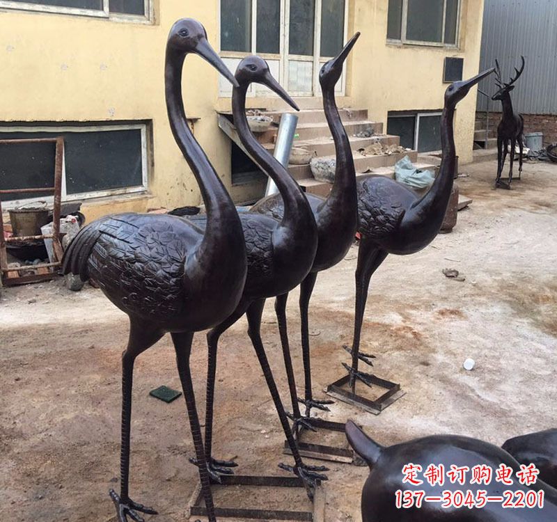 开封雕刻精致灵动的丹顶鹤铜雕