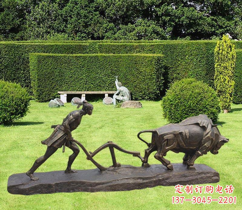 开封古典风格牛雕塑,新时代艺术装点