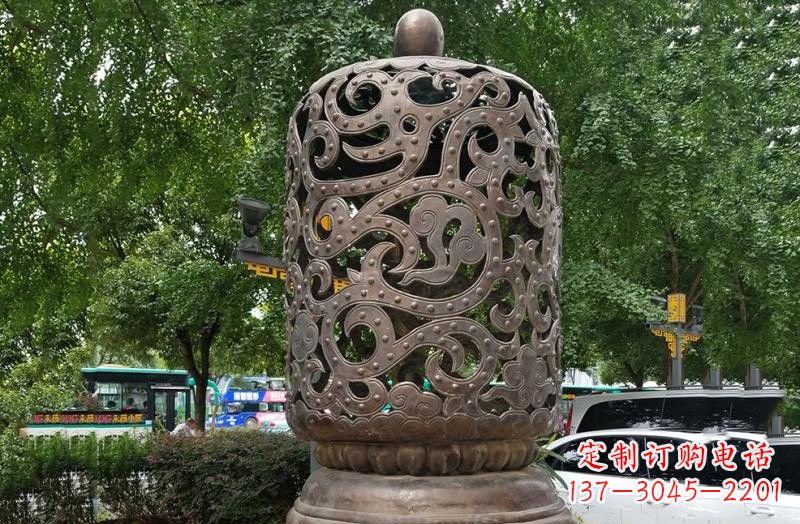 开封浪漫精致镂空灯笼铜雕