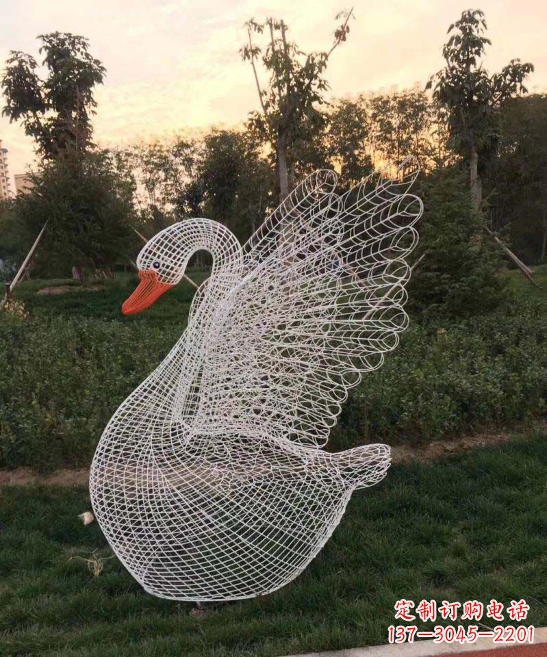 开封高雅不锈钢镂空天鹅雕塑