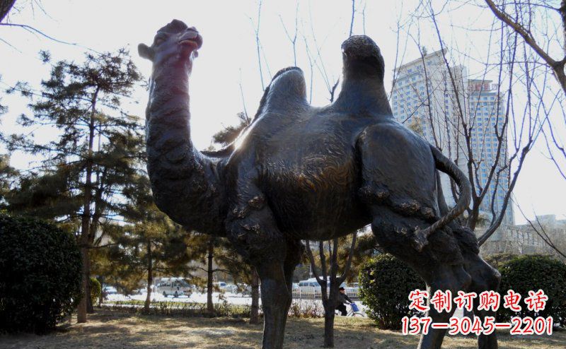 开封优美雕刻骆驼铜雕塑