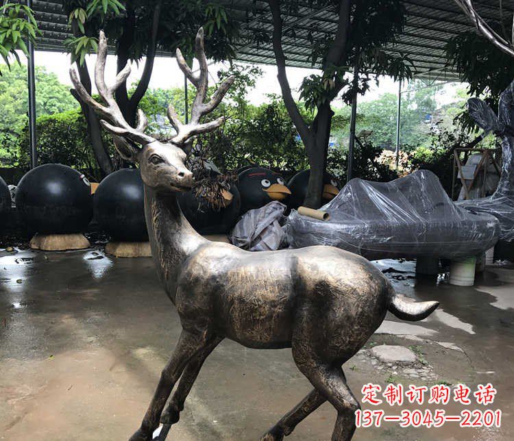 开封静谧的梅花鹿铜雕