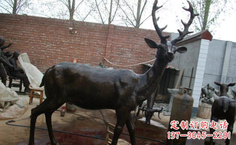 开封精美梅花鹿铜雕，施展艺术之美