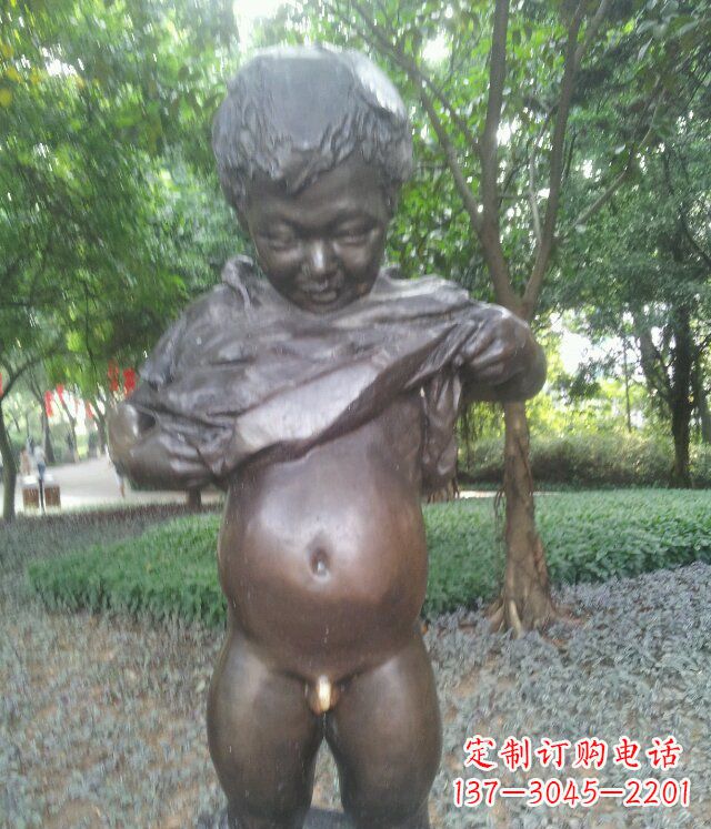 开封公园撒尿的小男孩人物铜雕 (3)