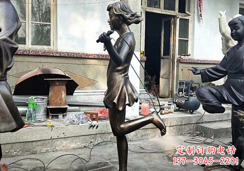 开封精美女孩铜雕