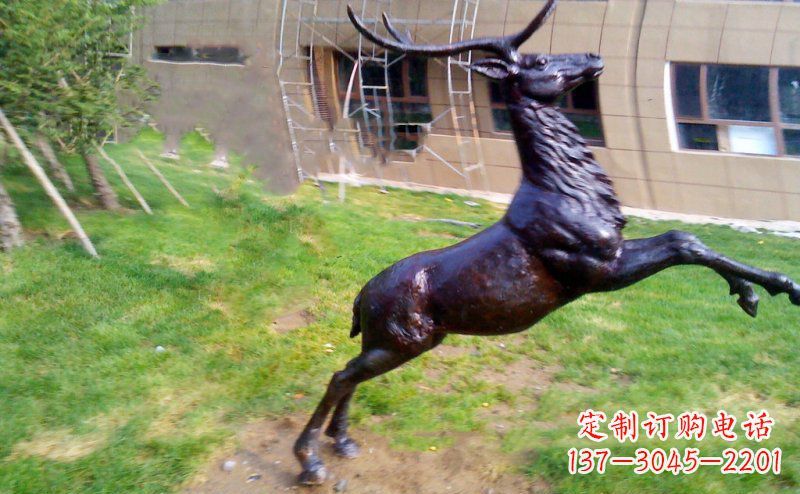 开封跳跃的鹿动物铜雕