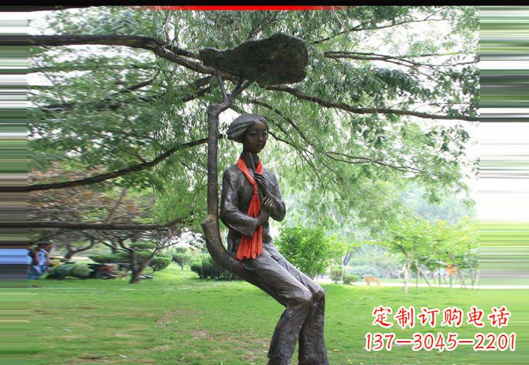 开封可爱迷人的美女雕塑