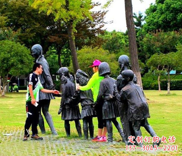 开封铜质老鹰抓小鸡雕塑