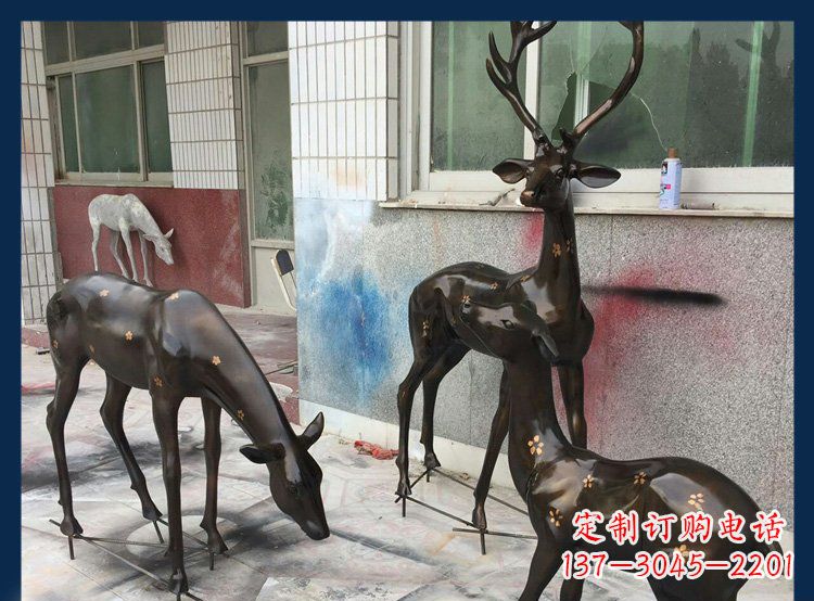 开封高贵优雅的梅花鹿铜雕塑