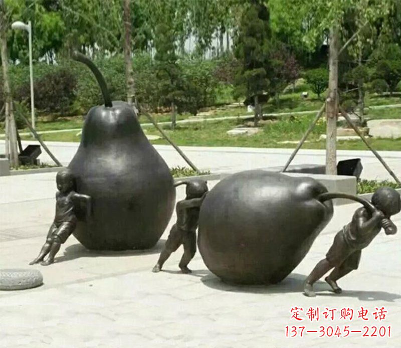 开封公园推鸭梨的小孩小品铜雕