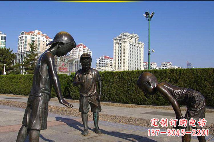 开封公园玩陀螺人物玻璃钢仿铜雕塑