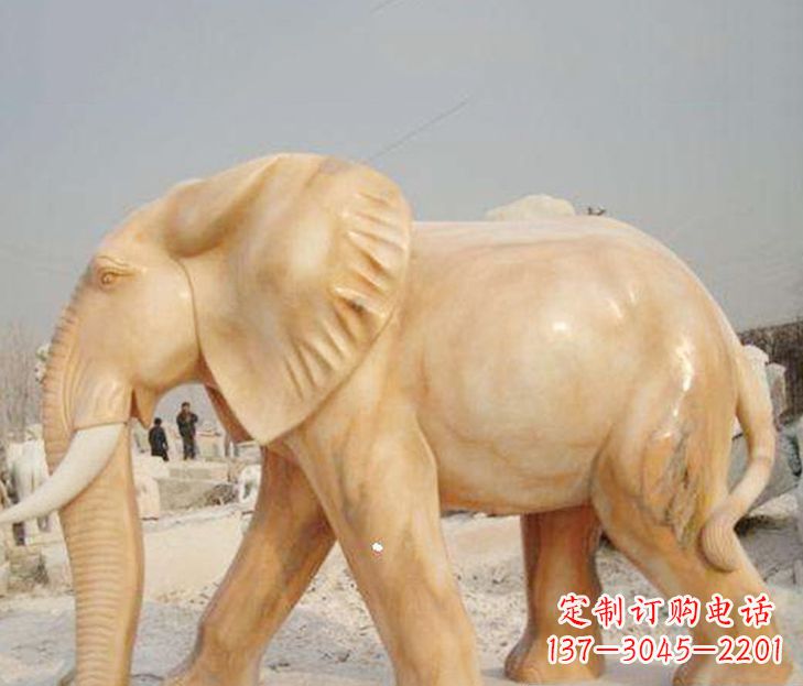 开封公园晚霞红大象雕塑