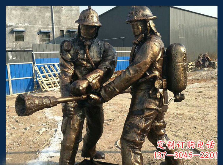 开封以消防员为原型的铜雕塑