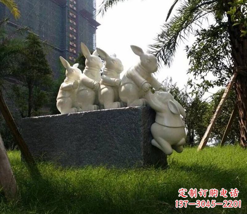 开封公园小品小兔子石雕