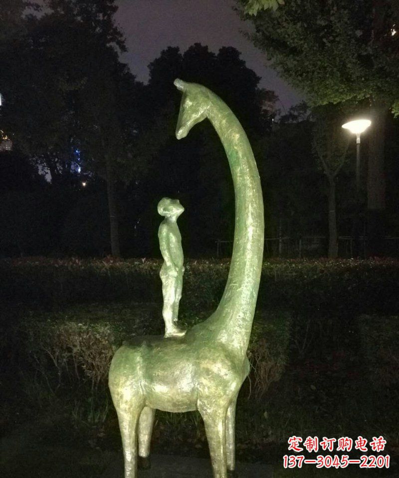 开封壮观绝伦的长颈鹿雕塑