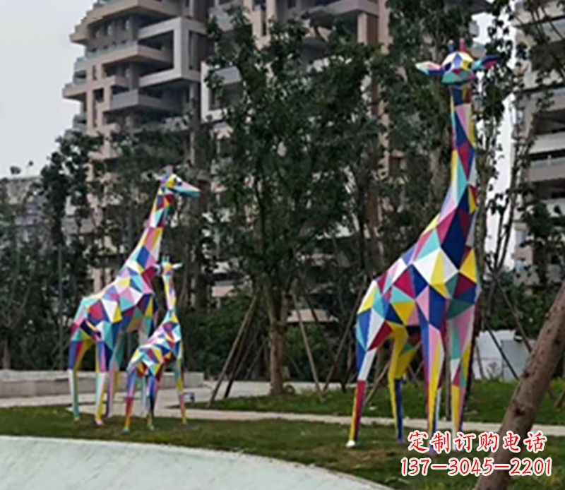 开封精美高雅的长颈鹿雕塑