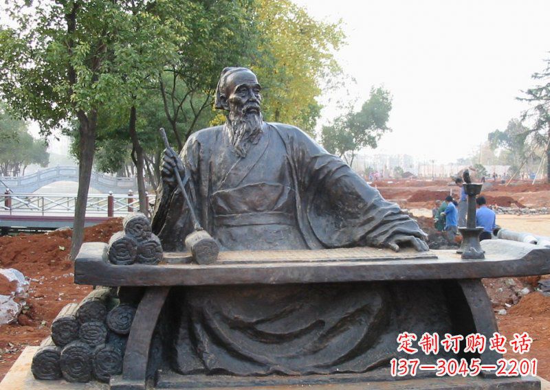 开封用传统工艺精心雕刻的张仲景铜雕