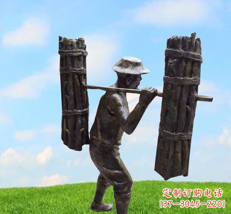 开封精美老人铜雕,传承古代挑柴精神